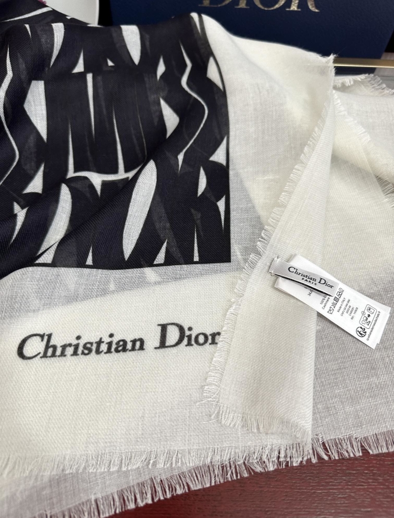 CHRISTIAN DIOR